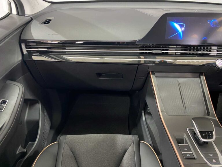 e7043149-a235-4fe2-9b44-a621dcdd742b